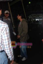 Shahrukh Khan snapped as he returns from Kolkatta on 31st Aug 2010 (5).JPG